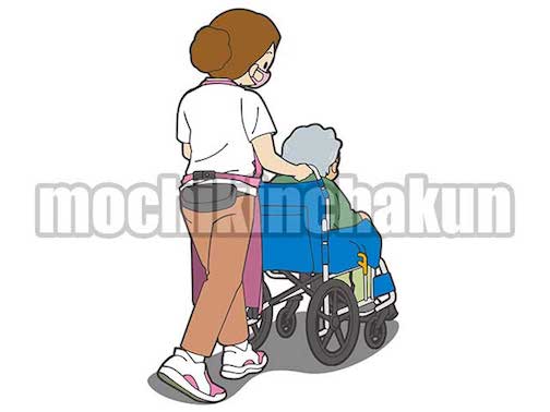 老人の乗った車椅子を押す介護士