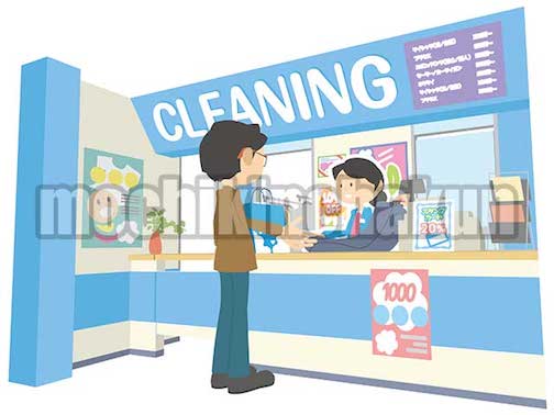 クリーニング店で洗濯物を受け取る客